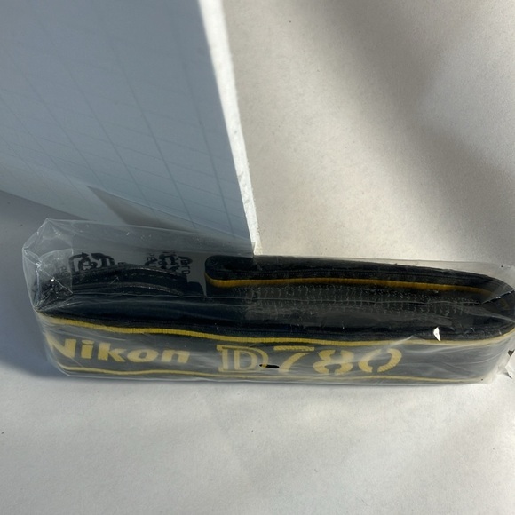 Nikon D780 Camera Strap - Picture 3 of 5